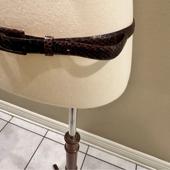 Banana Republic Brown Genuine Leather Thin Embossed Belt EUC - Picture 8 of 13
